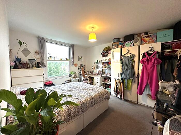 2 Bedroom Flat To Rent In Yonge Park, Finsbury Park, N4