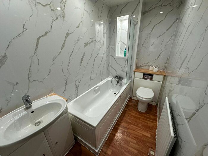 2 Bedroom Flat To Rent In Cooke Street, Barking, IG11