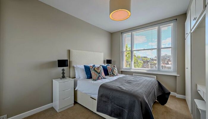 1 Bedroom Flat To Rent In Hill Street, London, W1J