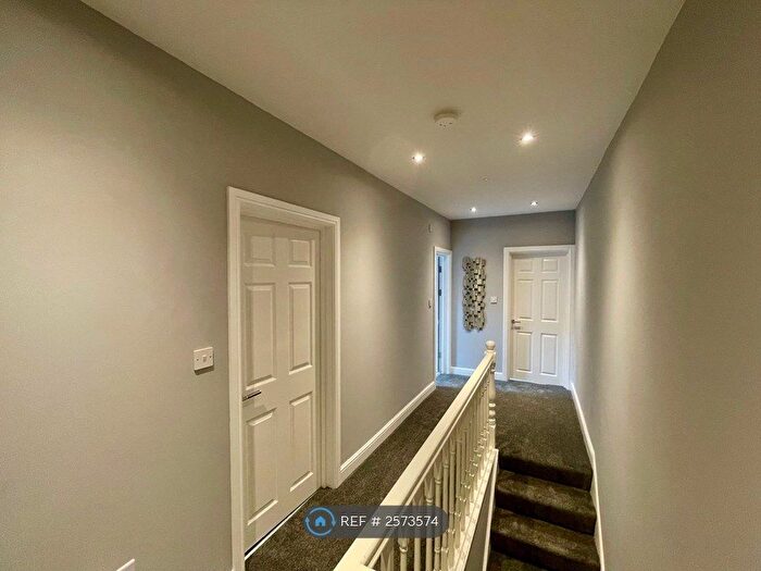 2 Bedroom Flat To Rent In Regina Road, London, W13