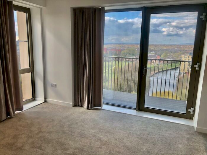 2 Bedroom Apartment To Rent In Local Crescent, Salford, M5