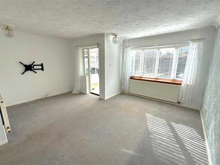 2 Bedroom Detached Bungalow For Sale In Whitton Close, Oulton Broad, Lowestoft, Suffolk, NR33