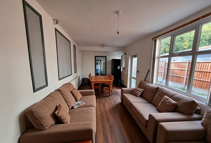 1 Bedroom Semi Detached House To Rent In Gleave Road, Birmingham, B29