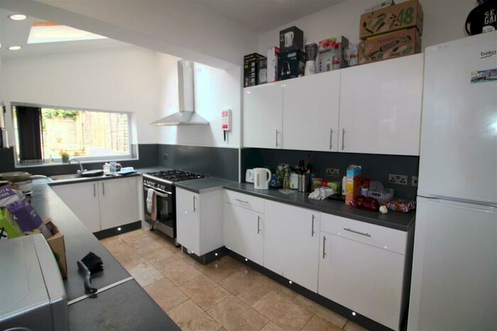 4 Bedroom House To Rent In Midland Avenue, Nottingham, NG7