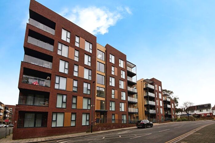 1 Bedroom Flat For Sale In Grove Park, London, NW9