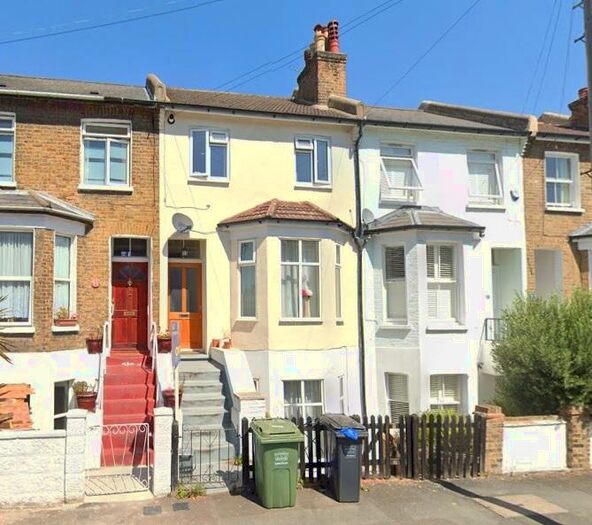 2 Bedroom Flat To Rent In Ronver Road Lee, SE12