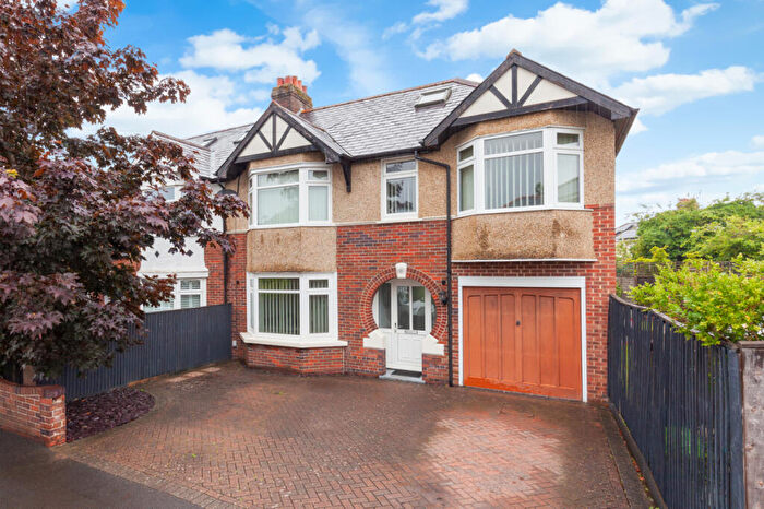 4 Bedroom Semi-Detached House For Sale In Westbury Crescent, Oxford, OX4