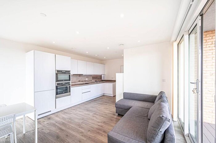 2 Bedroom Flat To Rent In Moorhen Drive, Hendon, London, NW9