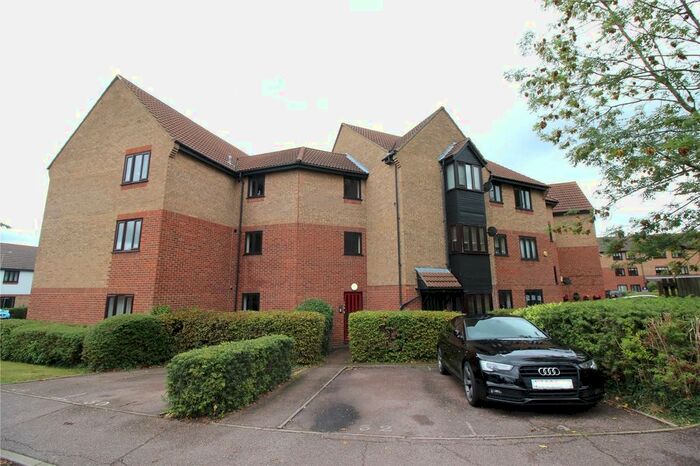 2 Bedroom Flat To Rent In Copperfields, Laindon, Basildon, SS15
