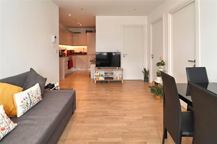 2 Bedroom Apartment To Rent In Woking, GU21