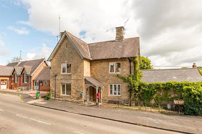 3 Bedroom Apartment For Sale In Heyford Road, Middleton Stoney, OX25