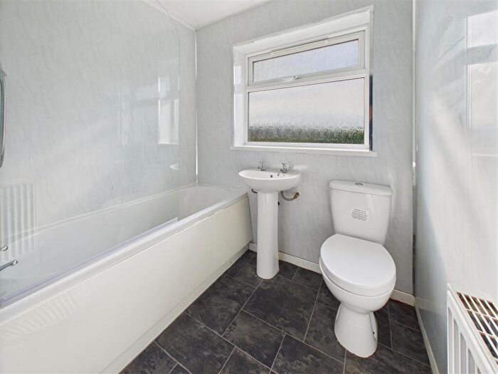 2 Bedroom End Of Terrace House For Sale In Corona Drive, Hull, HU8