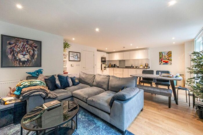 3 Bedroom Maisonette For Sale In Montford Place, Stratford, London, E15