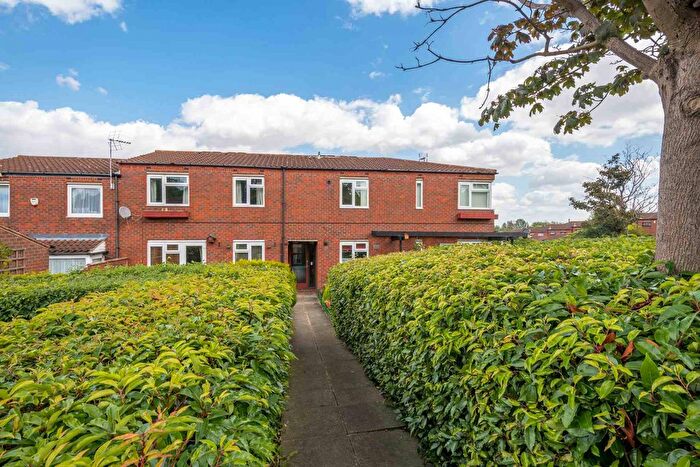 1 Bedroom Flat To Rent In Walbrook Avenue, Springfield, MK6