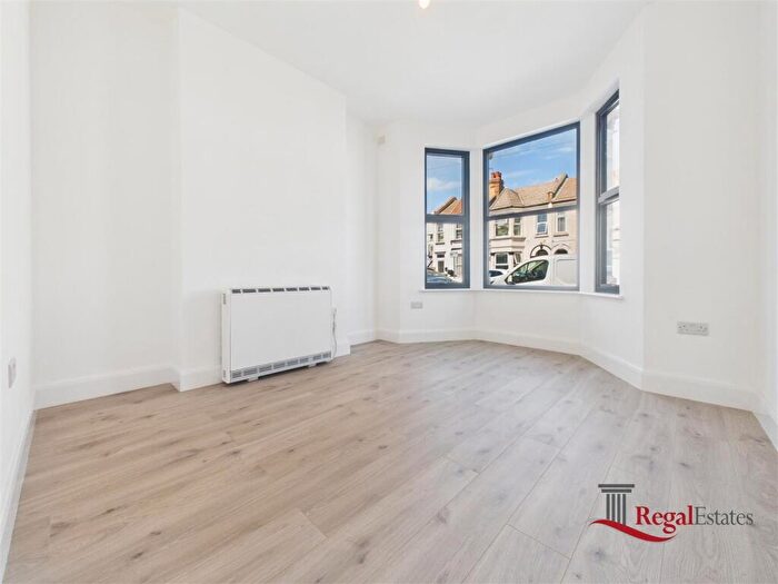 2 Bedroom Flat To Rent In Colin Road, London, NW10