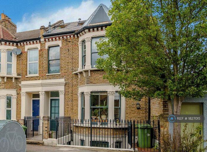 3 Bedroom Flat To Rent In Lyndhurst Grove A, London, SE15