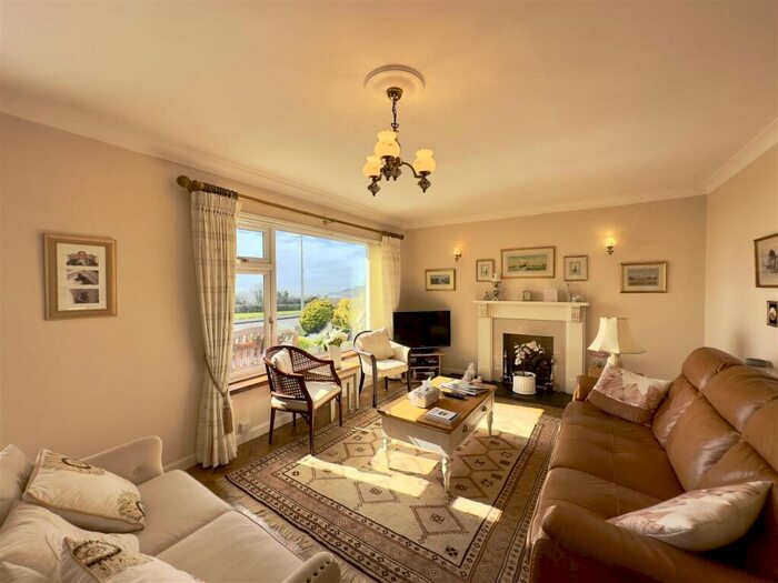 4 Bedroom House For Sale In Marine Drive, Barry, CF62