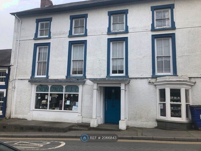 2 Bedroom Flat To Rent In Bridge Street, Newcastle Emlyn, SA38