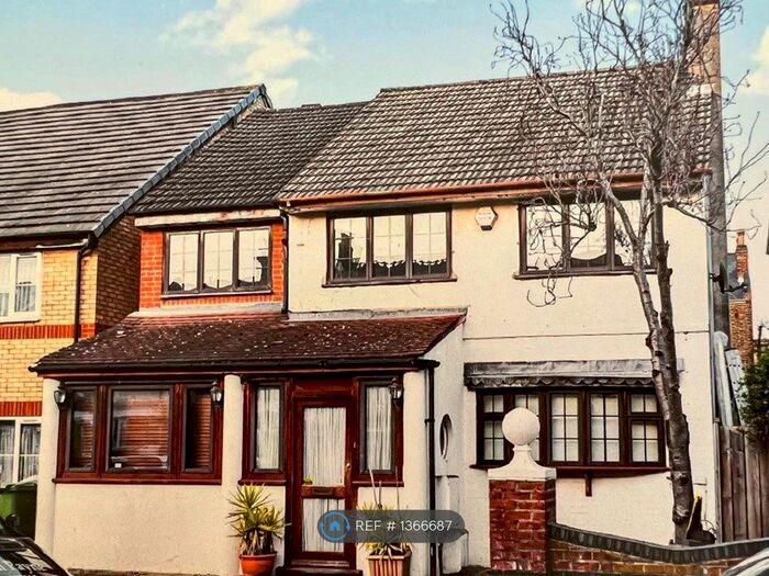 5 Bedroom Detached House To Rent In Barforth Road, London, SE15