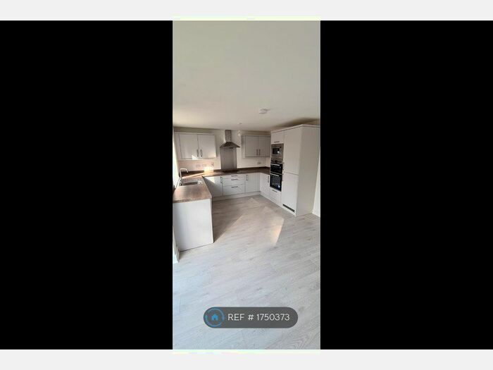 3 Bedroom Semi-Detached House To Rent In Cockshott Lane, Leeds, LS12