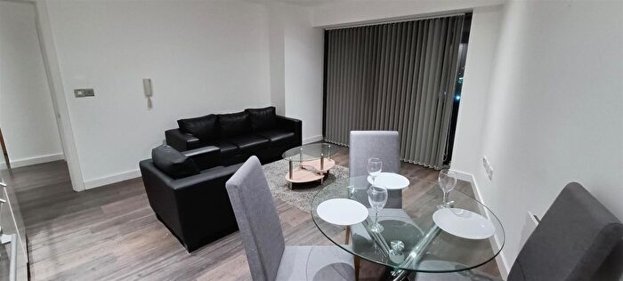 2 Bedroom Flat To Rent In Apartment, Alexandra Tower, L3