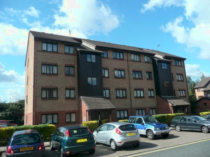 2 Bedroom Flat To Rent In Cricketers Close, Erith, Kent, DA8