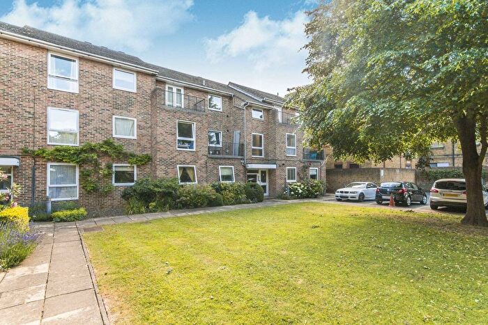 2 Bedroom Flat To Rent In Arragon Road, Twickenham, TW1