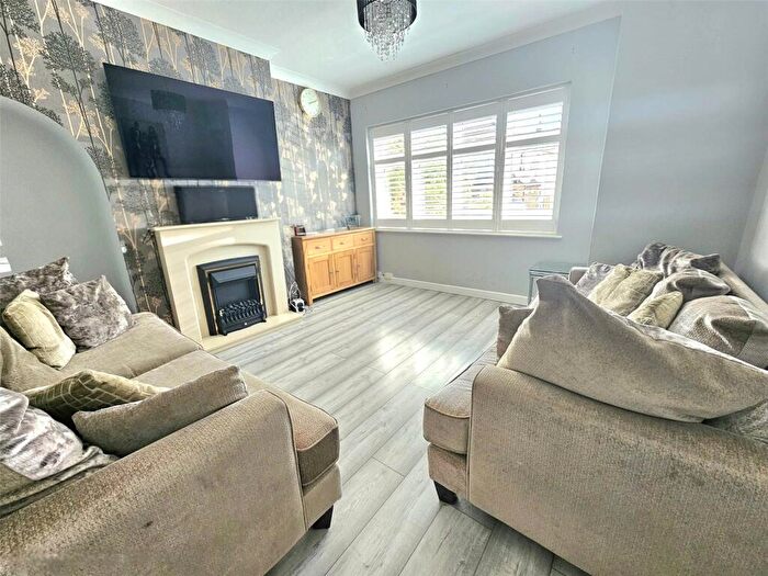5 Bedroom Semi-Detached House To Rent In Trent Avenue, Upminster, RM14