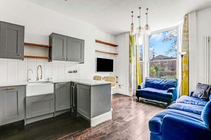 2 Bedroom Flat To Rent In Priory Road, West Hampstead, London, NW6