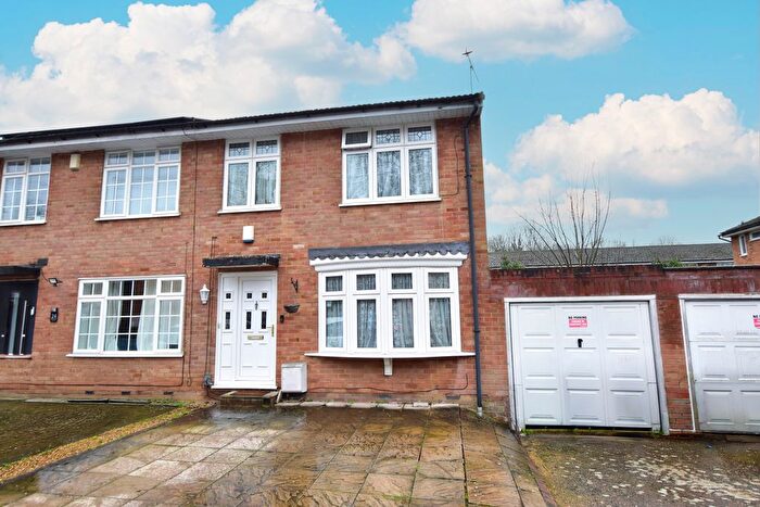 3 Bedroom End Terrace House For Sale In Peregrine Close, Watford, WD25