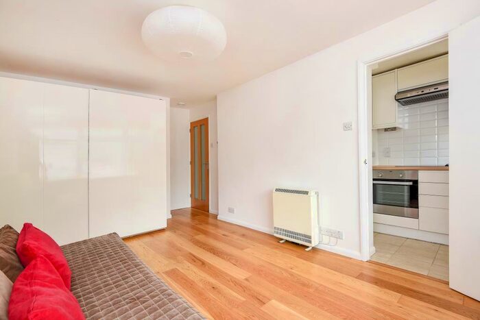Apartment To Rent In Surbtion, Kingston Upon Thames, KT6