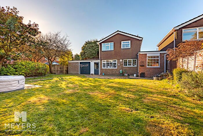 4 Bedroom Detached House For Sale In Anne Close, Christchurch, BH23