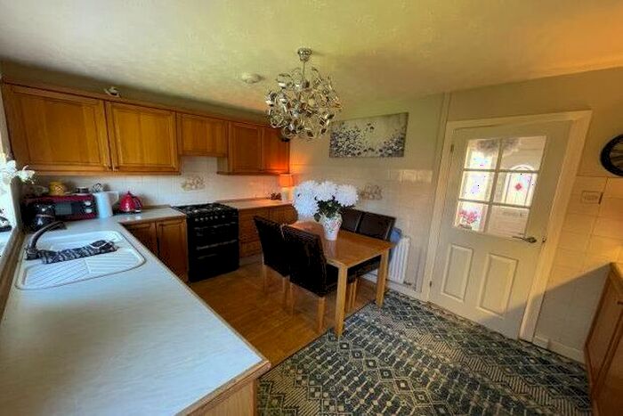 3 Bedroom Bungalow To Rent In Ash Grove, Ammanford, SA18