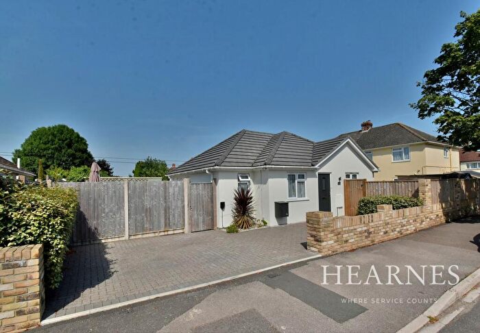 3 Bedroom Detached Bungalow For Sale In Park Avenue, Bournemouth, BH10