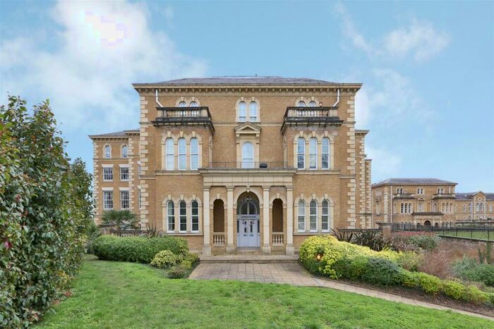 2 Bedroom Flat To Rent In Princess Park Manor, Royal Drive, New Southgate, N11