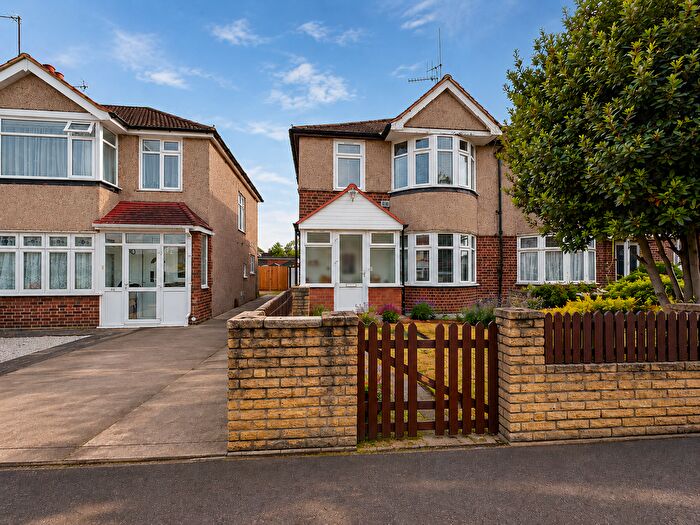 3 Bedroom Semi Detached House For Sale In Carlton Avenue, Feltham, TW14