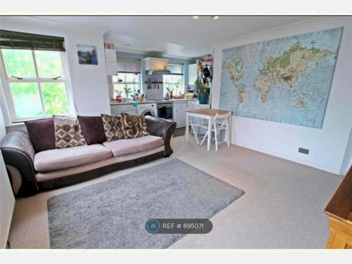 2 Bedroom Flat To Rent In Luton House, Newport Pagnell MK16