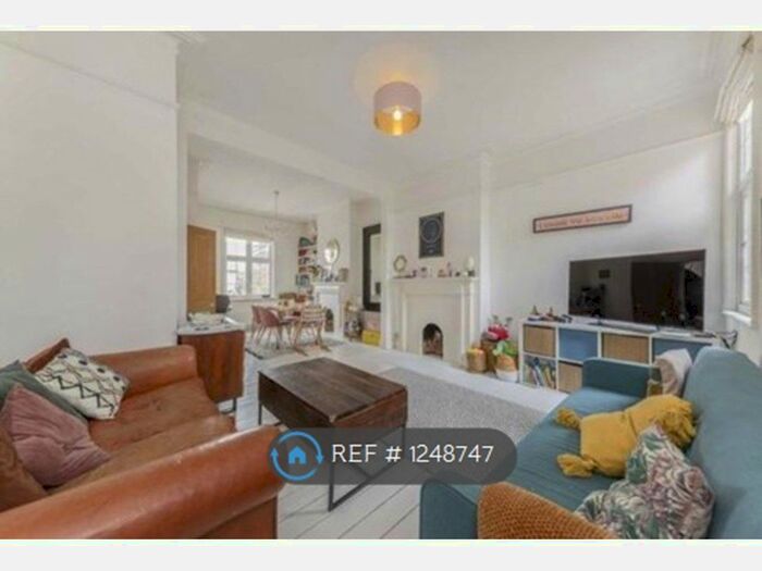 2 Bedroom Flat To Rent In Upper Richmond Road, London SW15