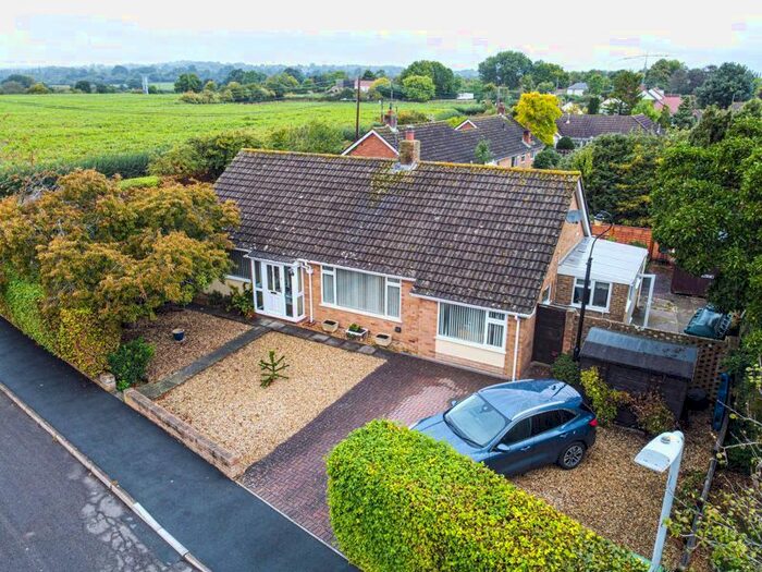 3 Bedroom Detached Bungalow For Sale In Heathfield Close, Creech Heathfield, Taunton, TA3