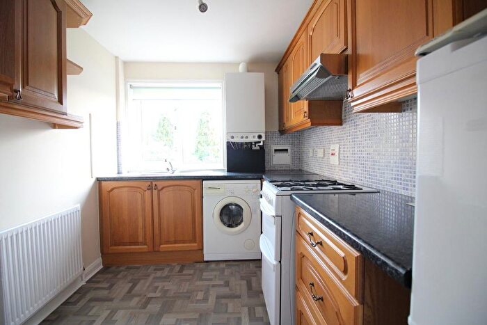 2 Bedroom Flat To Rent In Sandown Close, Hounslow, TW5