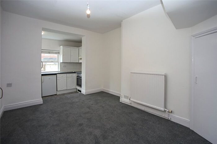 1 Bedroom Flat To Rent In Pittville Lawn, Cheltenham, Gloucestershire, GL52