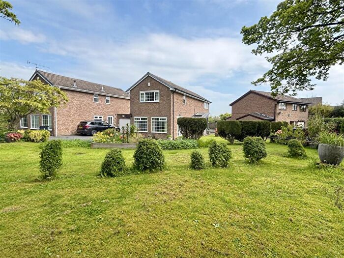 3 Bedroom Detached House For Sale In Pasture Lane, Clayton, Bradford, BD14