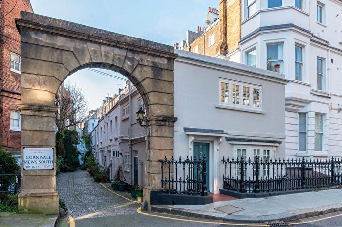 2 Bedroom Mews To Rent In Cornwall Mews South, South Kensington, London, SW7