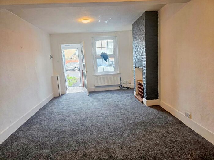 2 Bedroom Semi Detached House To Rent In New Heston Road, Hounslow, TW5