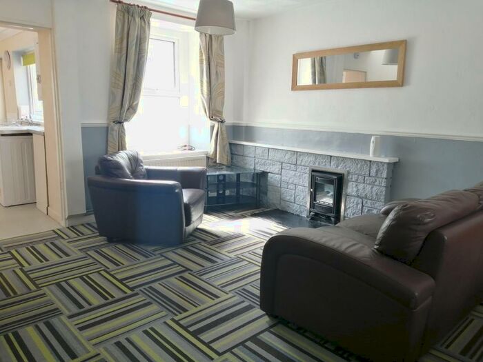 2 Bedroom House To Rent In North Hill Road, Mount Pleasant, Swansea, SA1