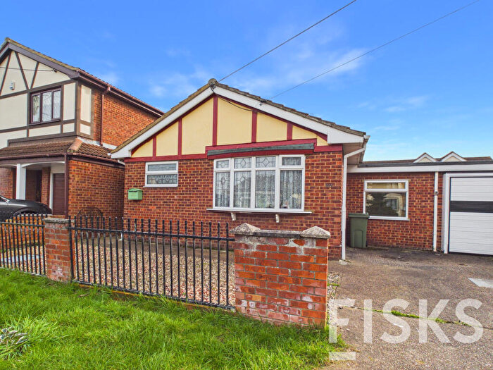 3 Bedroom Semi-Detached Bungalow To Rent In Griffin Avenue, Canvey Island, SS8