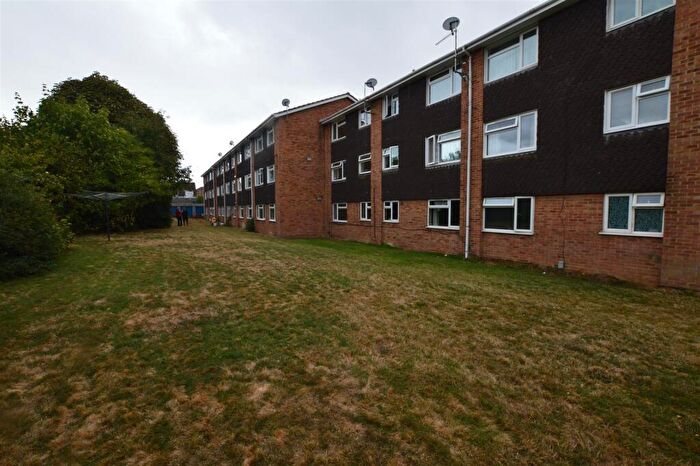 1 Bedroom Flat To Rent In Suffolk Close, Slough, SL1