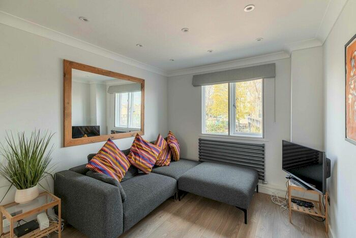 3 Bedroom Flat To Rent In St Ervans Road, Ladbroke Grove, W10