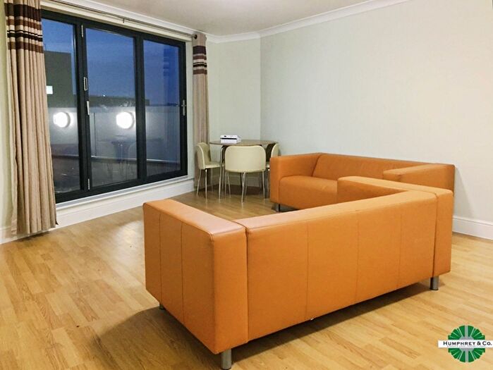 3 Bedroom Flat To Rent In The Grove, E15