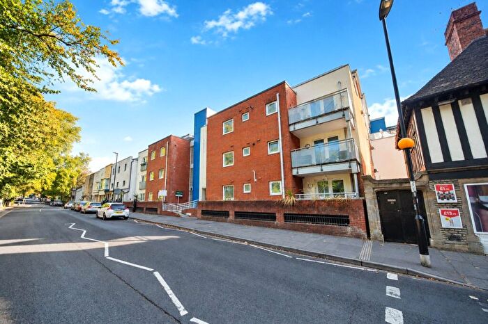 2 Bedroom Flat For Sale In Palmerston Road, Southampton, Hampshire, SO14